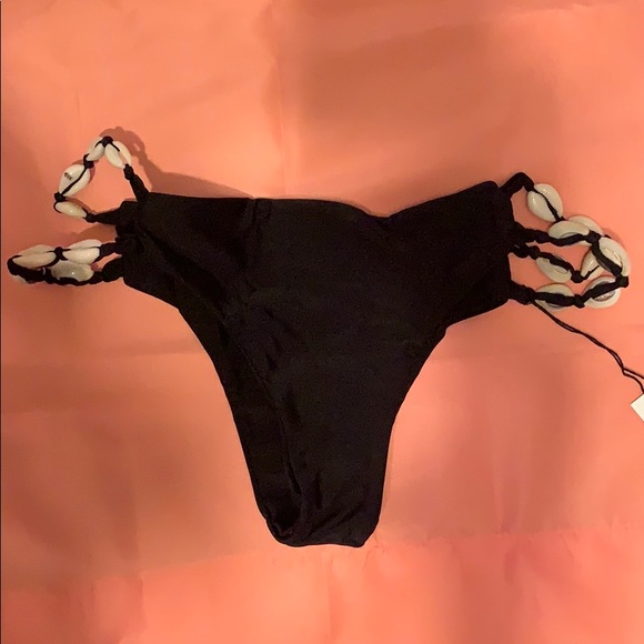 She Sells,Sea Shells, By The Sea 🌊 - Picture 2 of 3